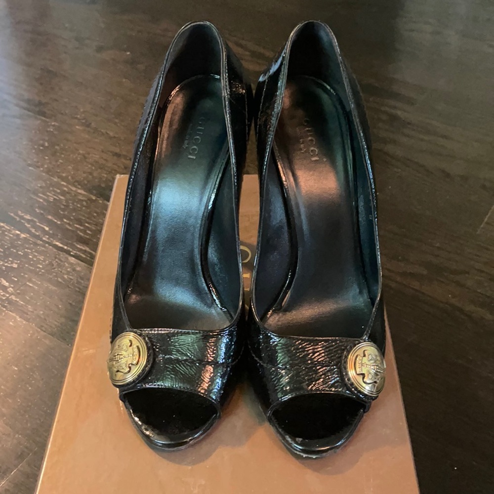 Gucci Black patent leather peep toe